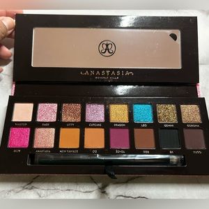 Anastasia Beverly Hills Amrezy Palette